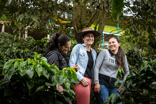 Luz Marina Grisales con sus hijas Francy, y July